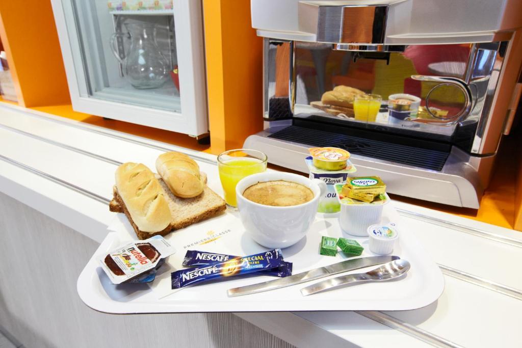 Premiere Classe Montreuil Montreuil  Exterior foto A typical breakfast at a hotel