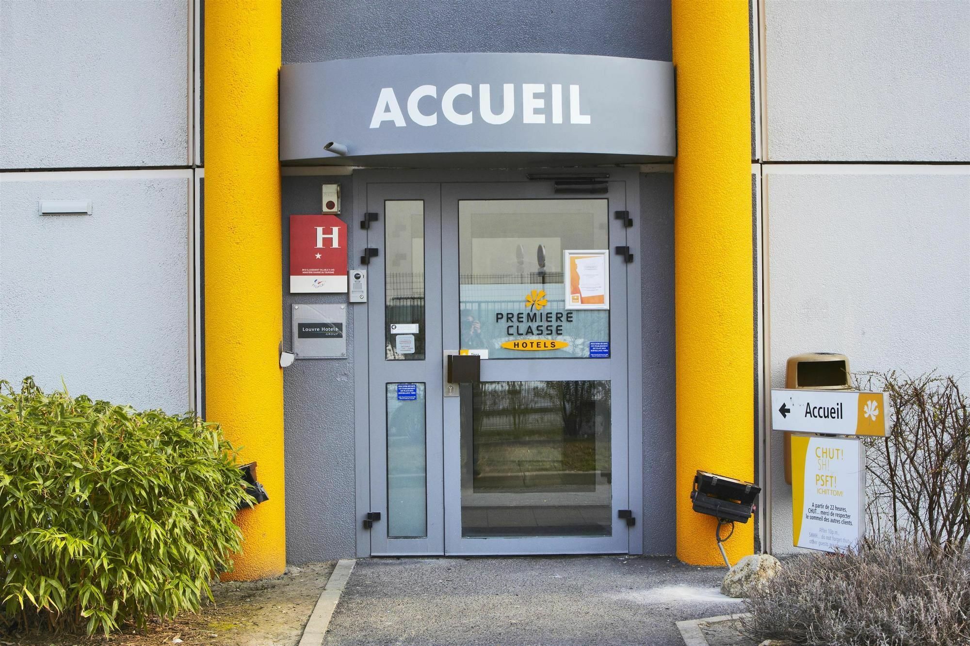 Premiere Classe Montreuil Exterior foto Entrance of the airport