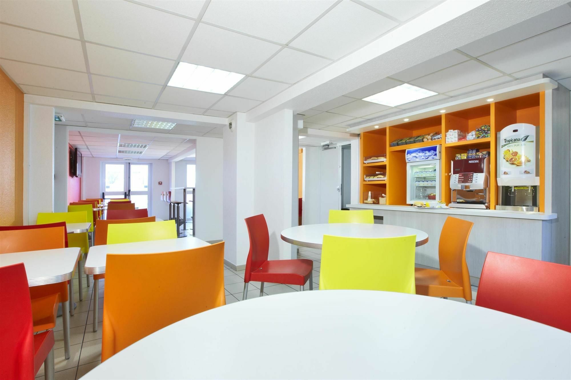 Premiere Classe Montreuil Exterior foto The cafeteria at the University of Novi Sad