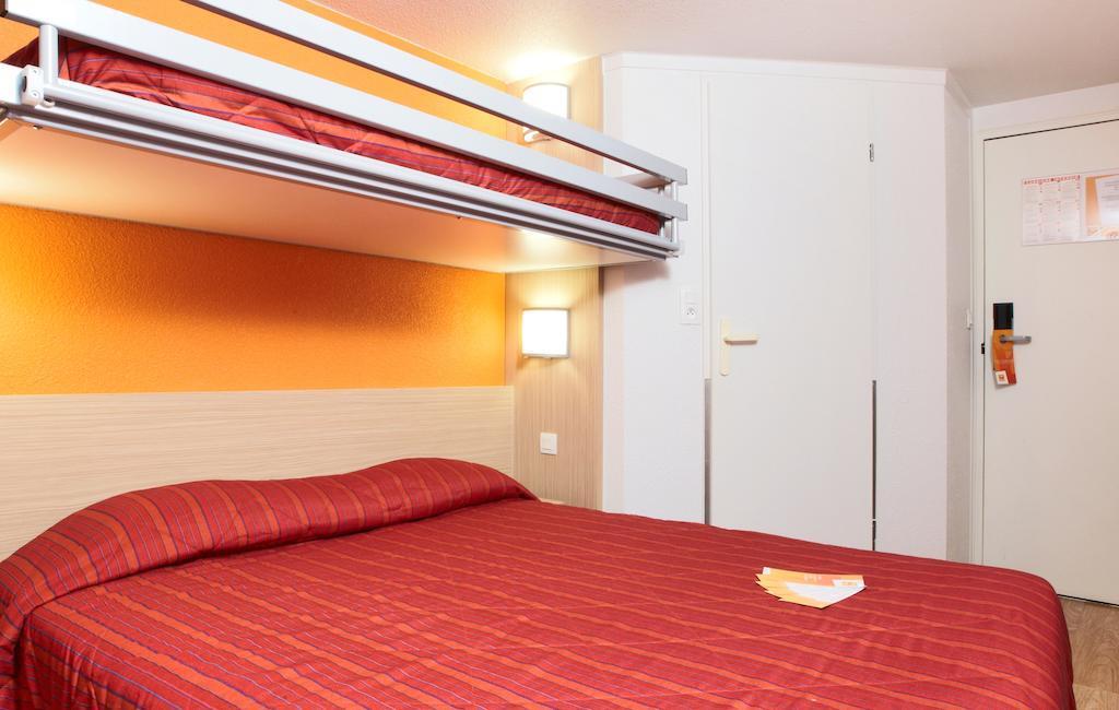 Premiere Classe Montreuil Montreuil  Exterior foto A typical room at a B&B